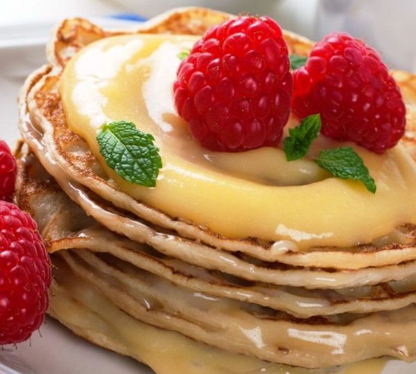 Сгущенное молоко с сахаром в жестяной банке, натуральный продукт ГОСТ